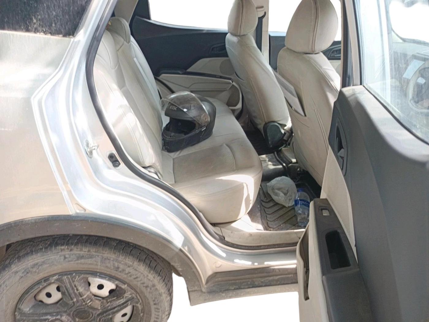 2023 Mahindra XUV300 W4 1.5 DIESEL, Diesel, Manual, 76,297 km, interior