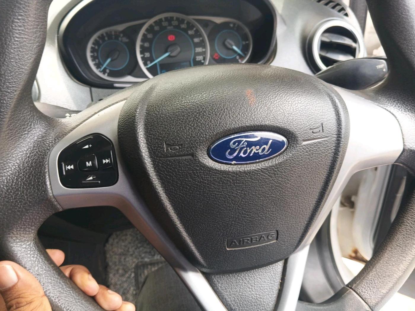 2015 Ford New Figo TITANIUM 1.5 PETROL AT, Petrol, Automatic, 56,292 km, interior