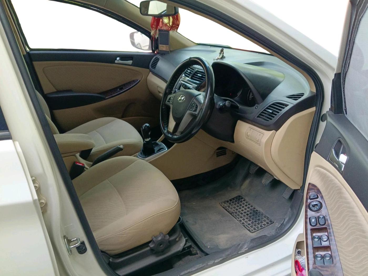 2015 Hyundai Verna FLUIDIC 4S 1.6 VTVT S(O), Petrol, Manual, 94,262 km, interior
