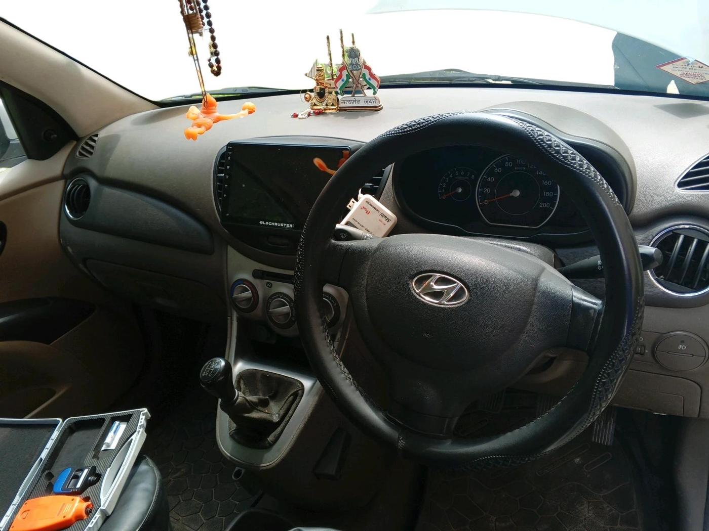 2015 Hyundai i10 SPORTZ 1.1, CNG, Manual, 1,05,168 km, interior