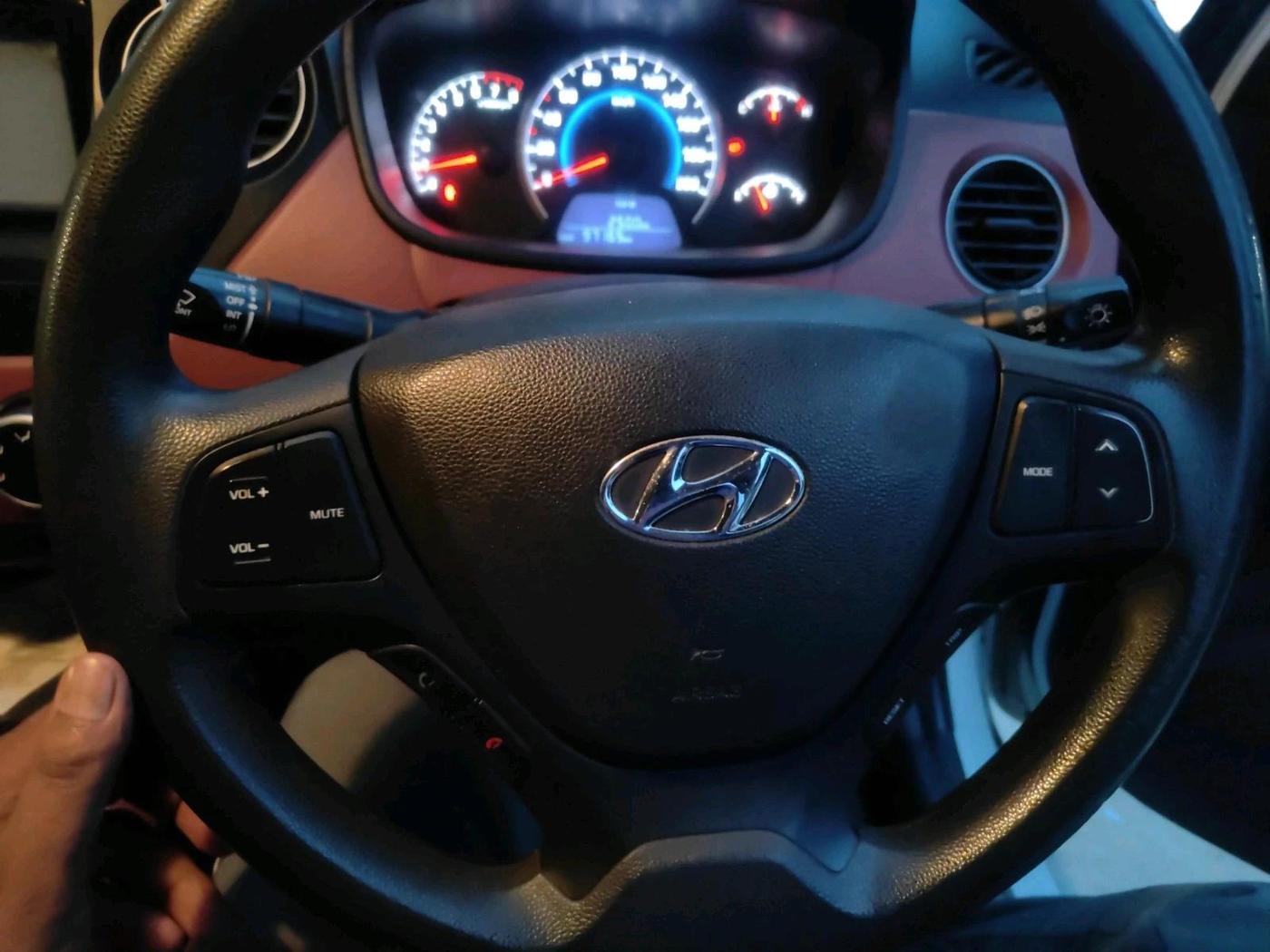 2016 Hyundai Grand i10 1.2 SPORTZ PRIME EDITION VTVT, Petrol, Manual, 97,165 km, interior