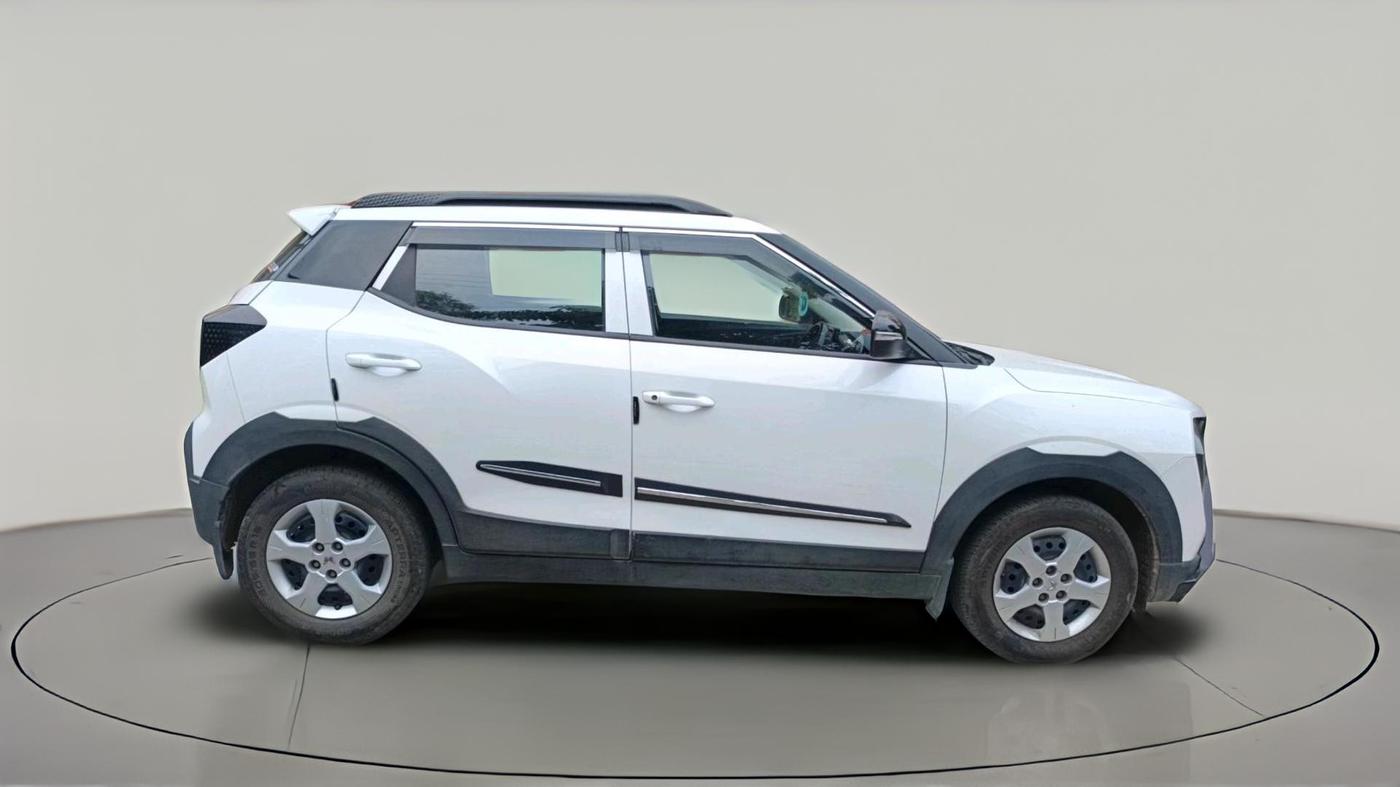 2025 Mahindra XUV 3XO MX2 Pro 1.5 Turbo Diesel, Diesel, Manual, 25,793 km, exterior