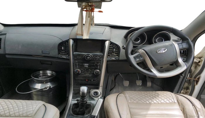 2019 Mahindra XUV500 W7, Diesel, Manual, 99,302 km, interior