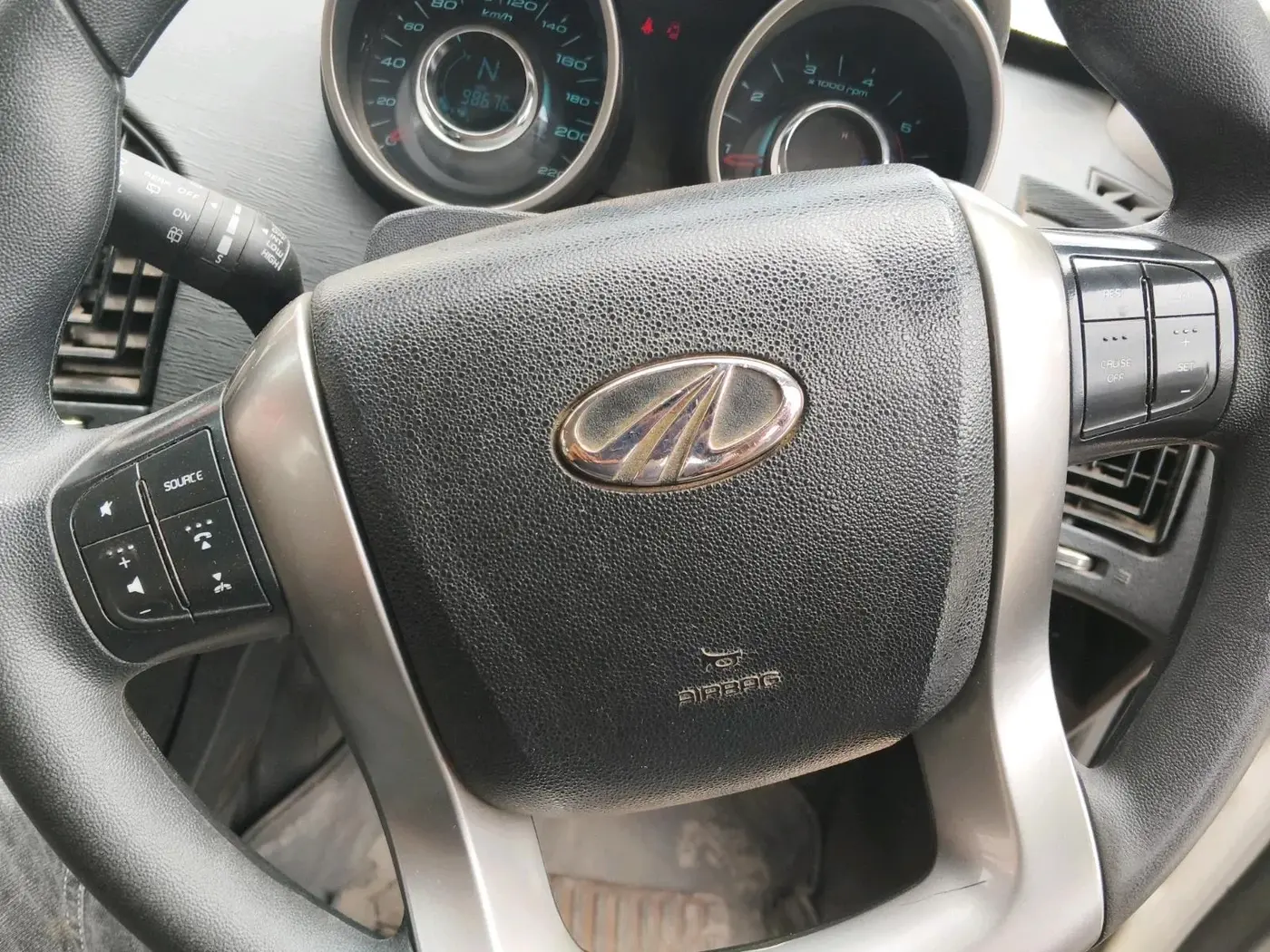 2019 Mahindra XUV500 W7, Diesel, Manual, 99,302 km, interior