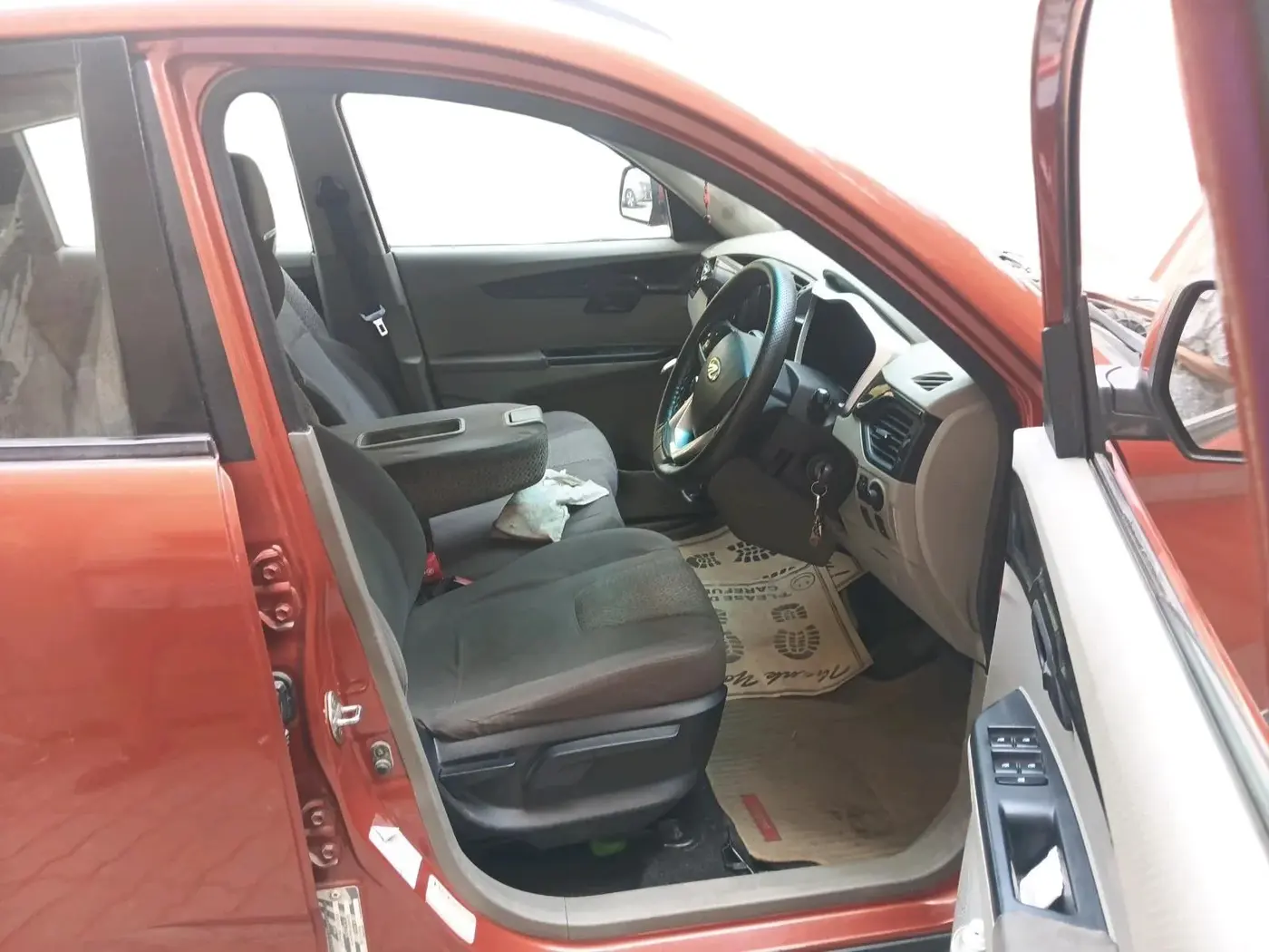 2016 Mahindra Kuv100 K8 6 STR, Petrol, Manual, 61,344 km, interior