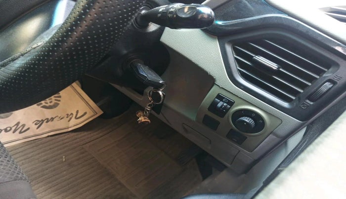 2016 Mahindra Kuv100 K8 6 STR, Petrol, Manual, 61,344 km, interior