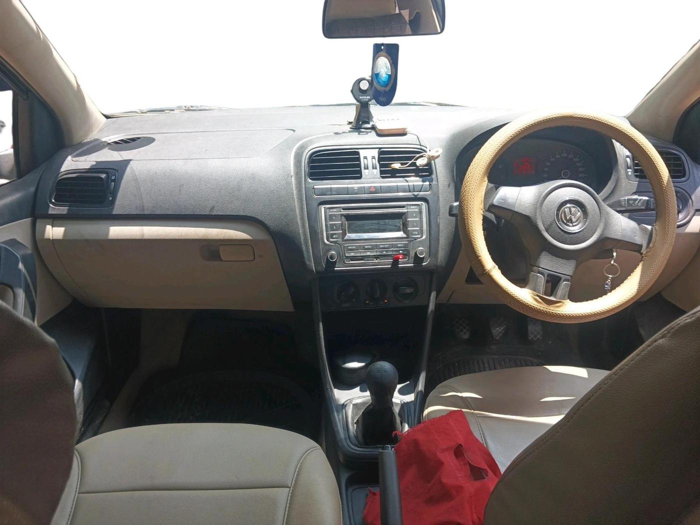 2013 Volkswagen Polo COMFORTLINE 1.2L PETROL, CNG, Manual, 1,02,216 km, interior