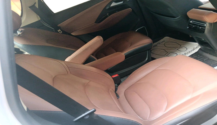 2023 MG HECTOR PLUS SHARP PRO 1.5 PETROL TURBO CVT 6 STR, Petrol, Automatic, 61,625 km, interior