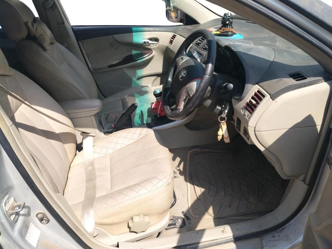 2013 Toyota Corolla Altis G PETROL, Petrol, Manual, 98,584 km, interior