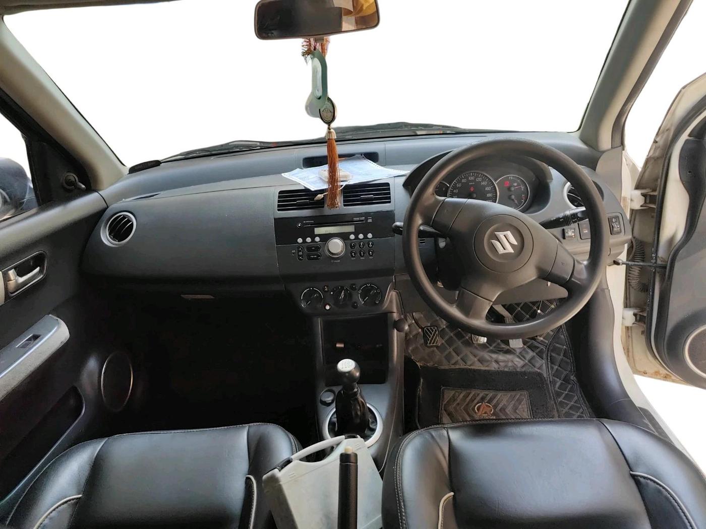 2011 Maruti Swift Dzire VXI, CNG, Manual, 1,23,324 km, interior