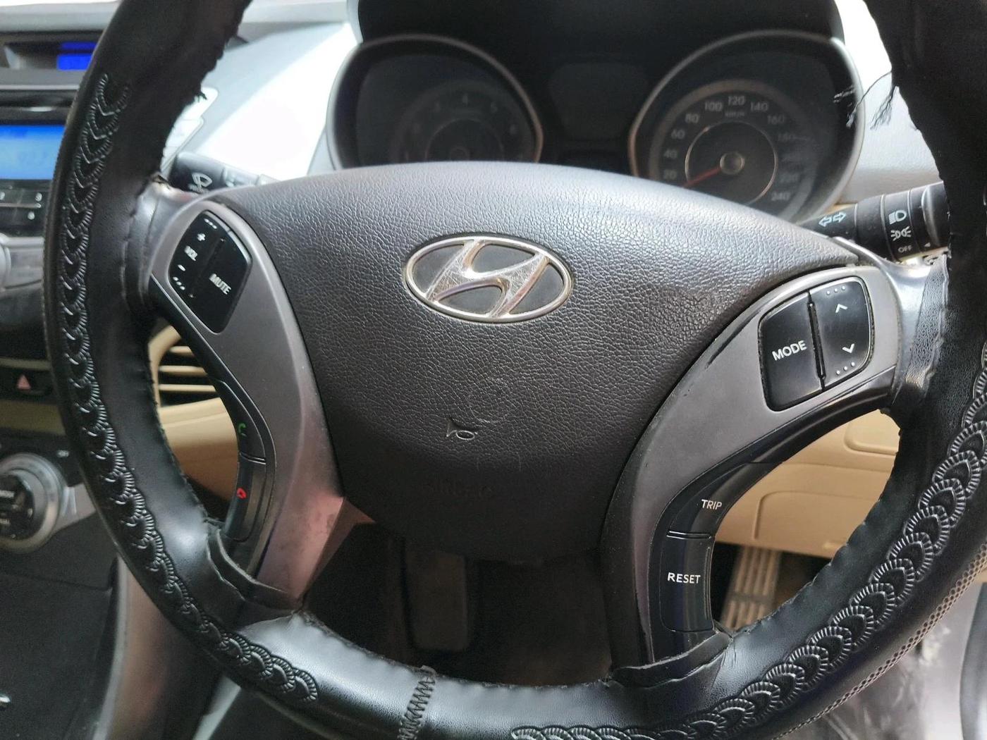 2014 Hyundai New Elantra 1.8 S VTVT, Petrol, Manual, 80,581 km, interior
