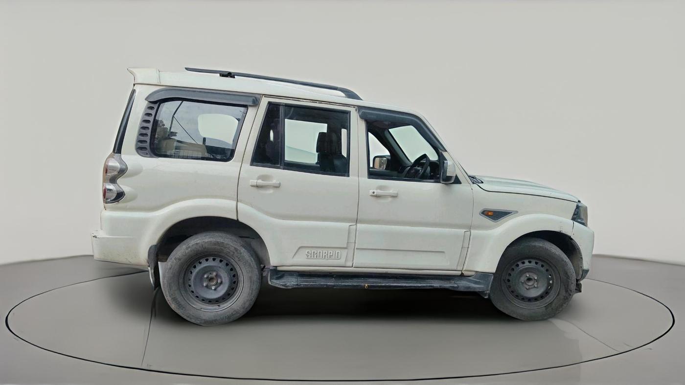 2017 Mahindra Scorpio S6 PLUS 1.99 INTELLI-HYBRID, Diesel, Manual, 90,210 km, exterior