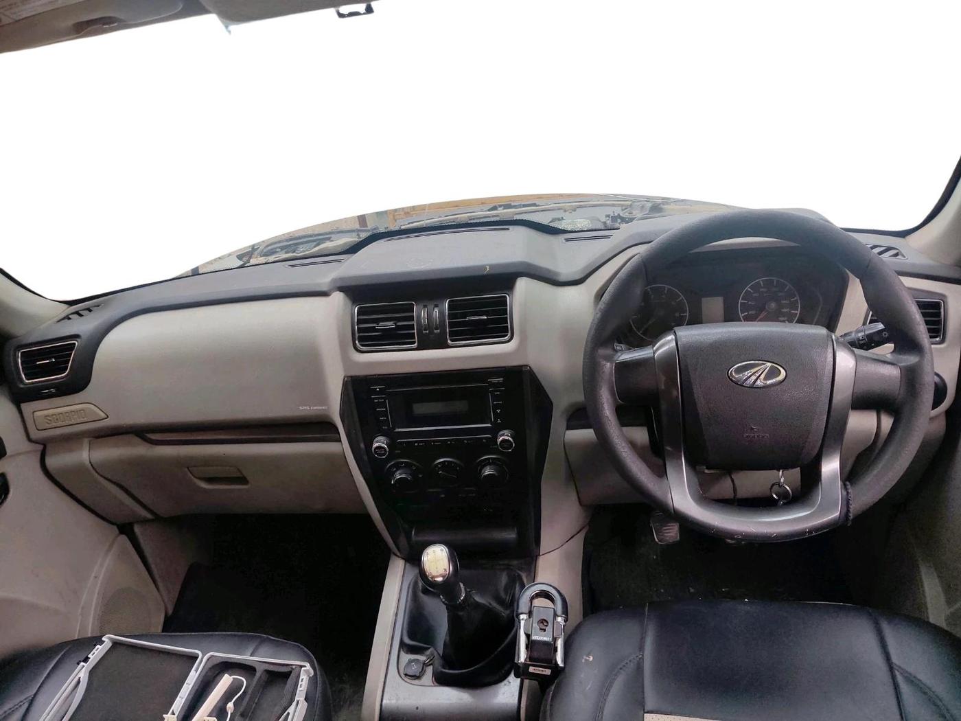 2017 Mahindra Scorpio S6 PLUS 1.99 INTELLI-HYBRID, Diesel, Manual, 90,210 km, interior