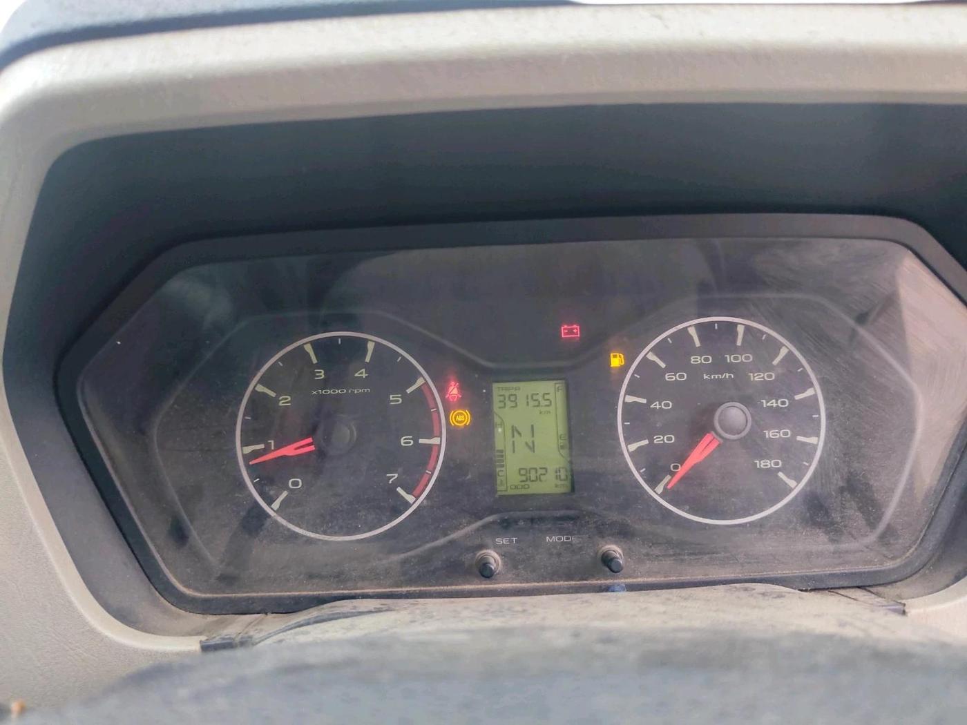 2017 Mahindra Scorpio S6 PLUS 1.99 INTELLI-HYBRID, Diesel, Manual, 90,210 km, interior