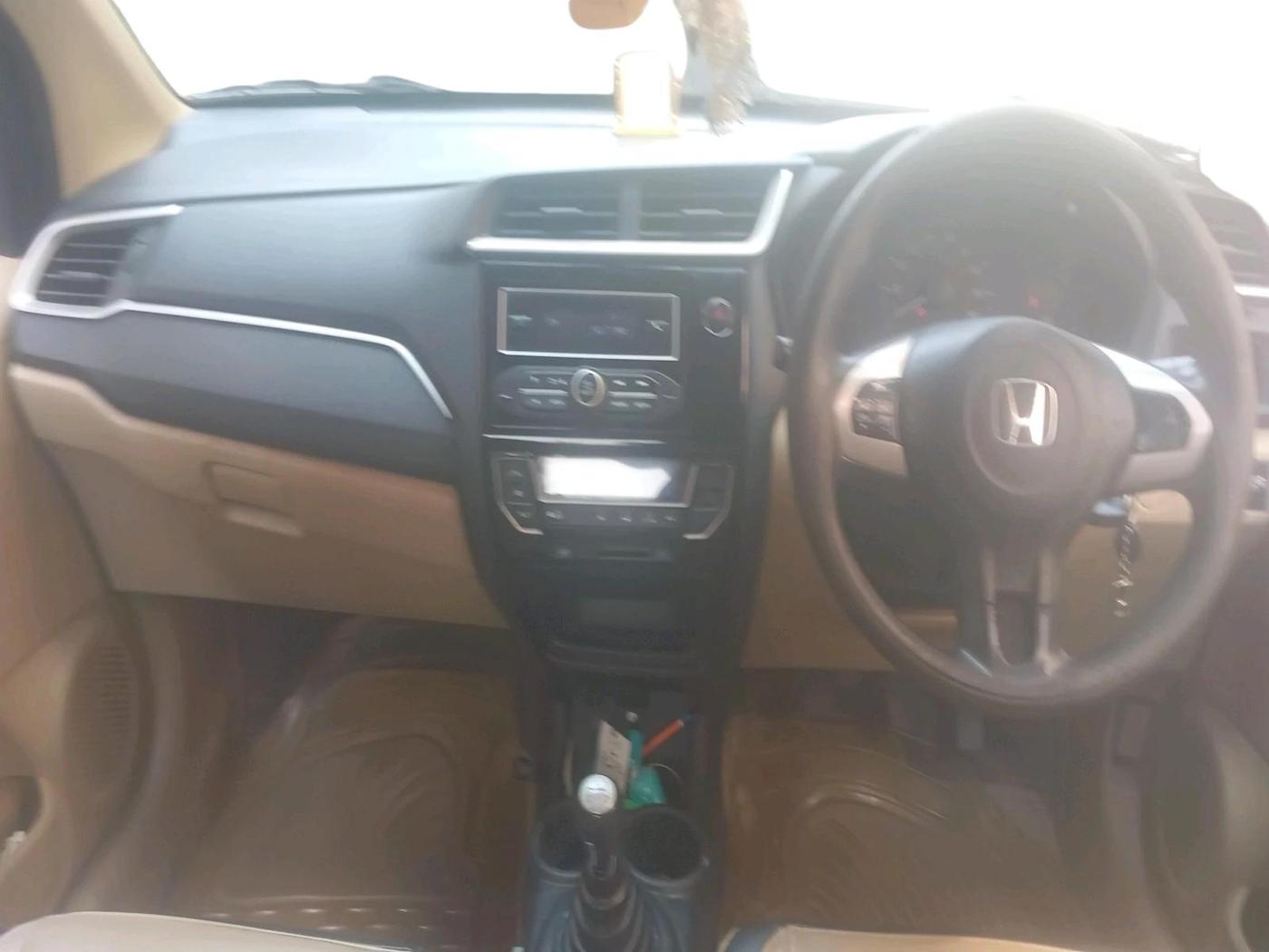2017 Honda Amaze 1.2L I-VTEC S, Petrol, Manual, 1,35,012 km, interior
