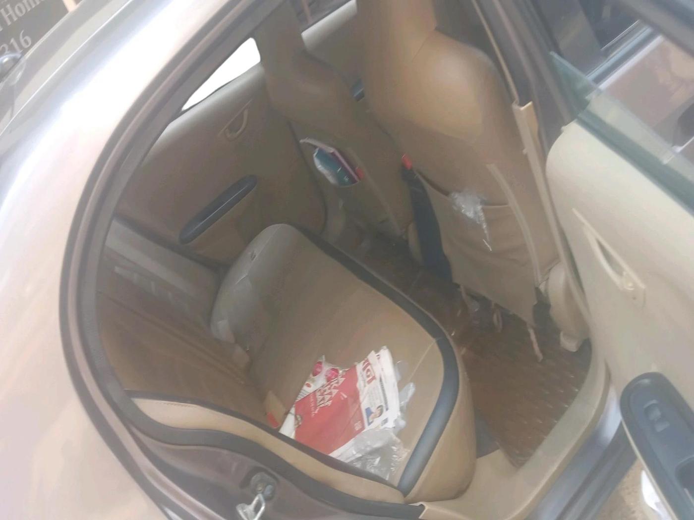 2017 Honda Amaze 1.2L I-VTEC S, Petrol, Manual, 1,35,012 km, interior