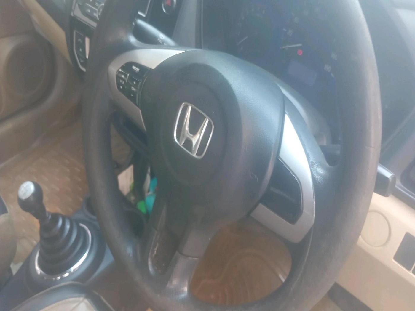 2017 Honda Amaze 1.2L I-VTEC S, Petrol, Manual, 1,35,012 km, interior