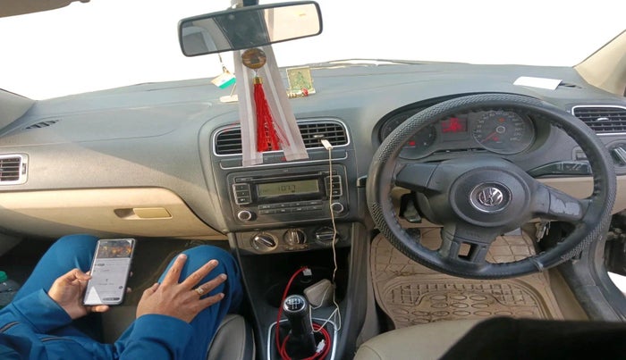 2012 Volkswagen Polo HIGHLINE1.2L, Petrol, Manual, 1,41,600 km, interior