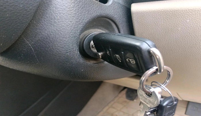 2012 Volkswagen Polo HIGHLINE1.2L, Petrol, Manual, 1,41,600 km, interior