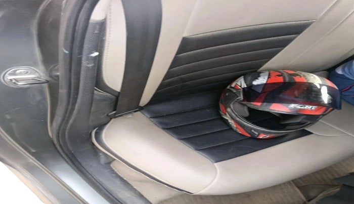 2012 Volkswagen Polo HIGHLINE1.2L, Petrol, Manual, 1,41,600 km, interior