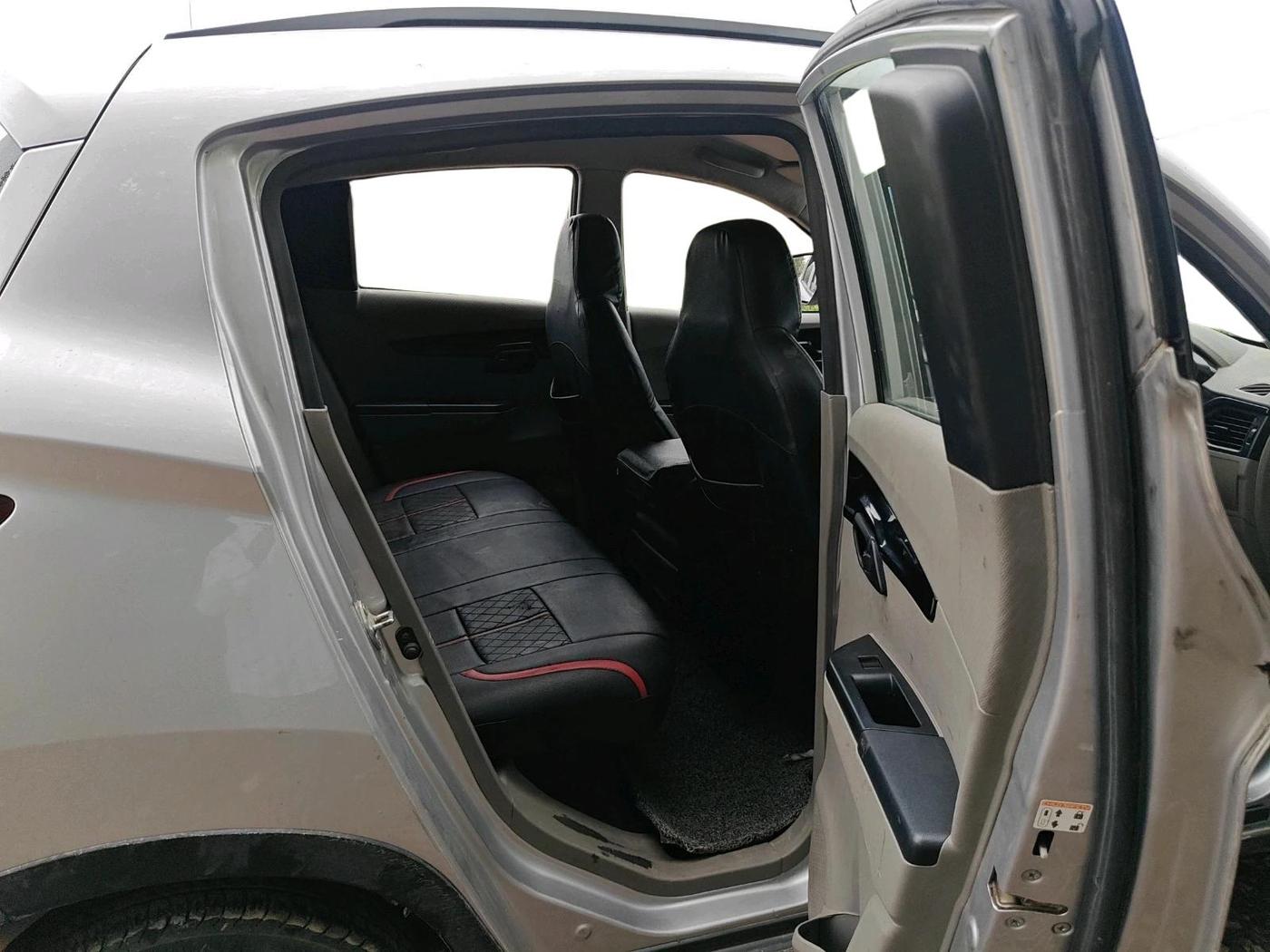 2017 Mahindra Kuv100 K4 PLUS D 6 STR, Diesel, Manual, 1,29,734 km, interior