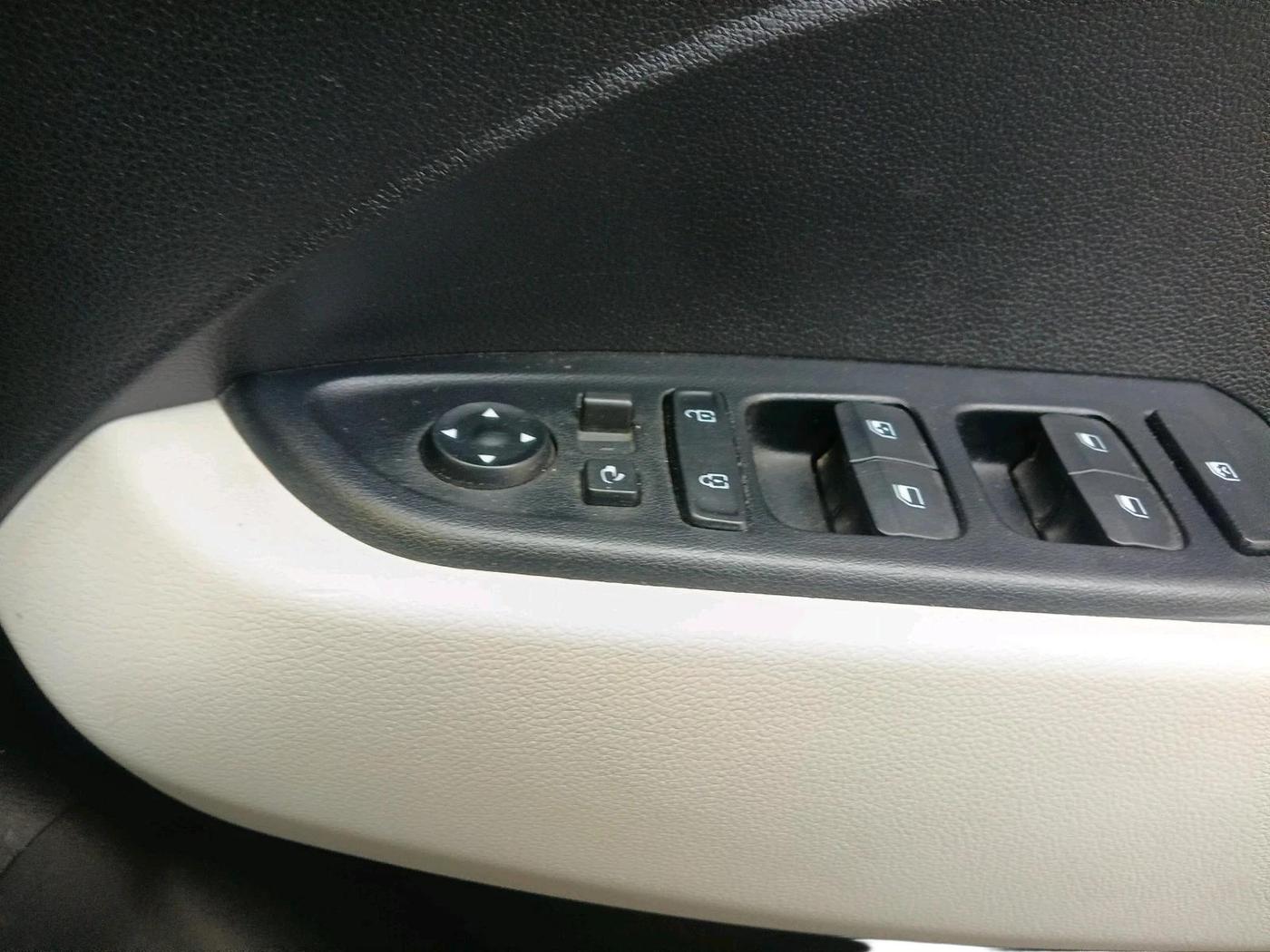 2024 Hyundai VENUE SX 1.2 PETROL, Petrol, Manual, 16,393 km, interior