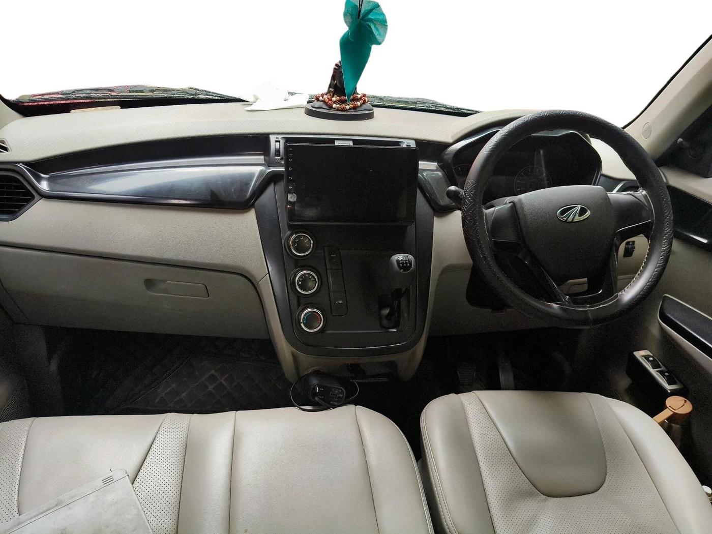2016 Mahindra Kuv100 K2 6 STR, Petrol, Manual, 96,223 km, interior