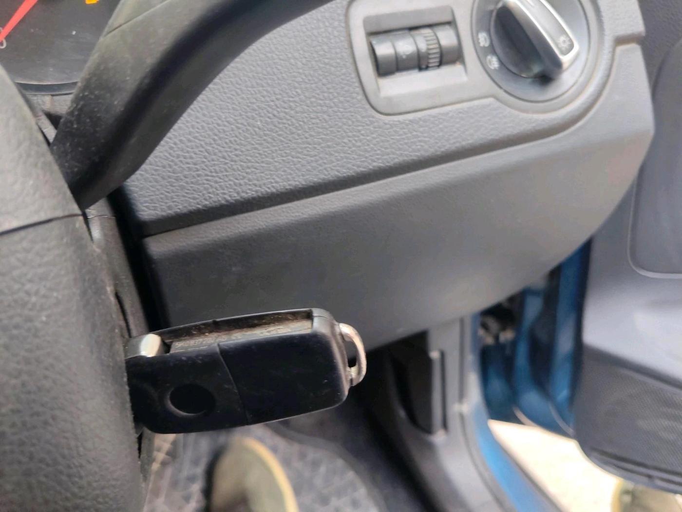2017 Volkswagen Polo HIGHLINE PLUS 1.5 16 ALLOY, Diesel, Manual, 1,24,864 km, interior