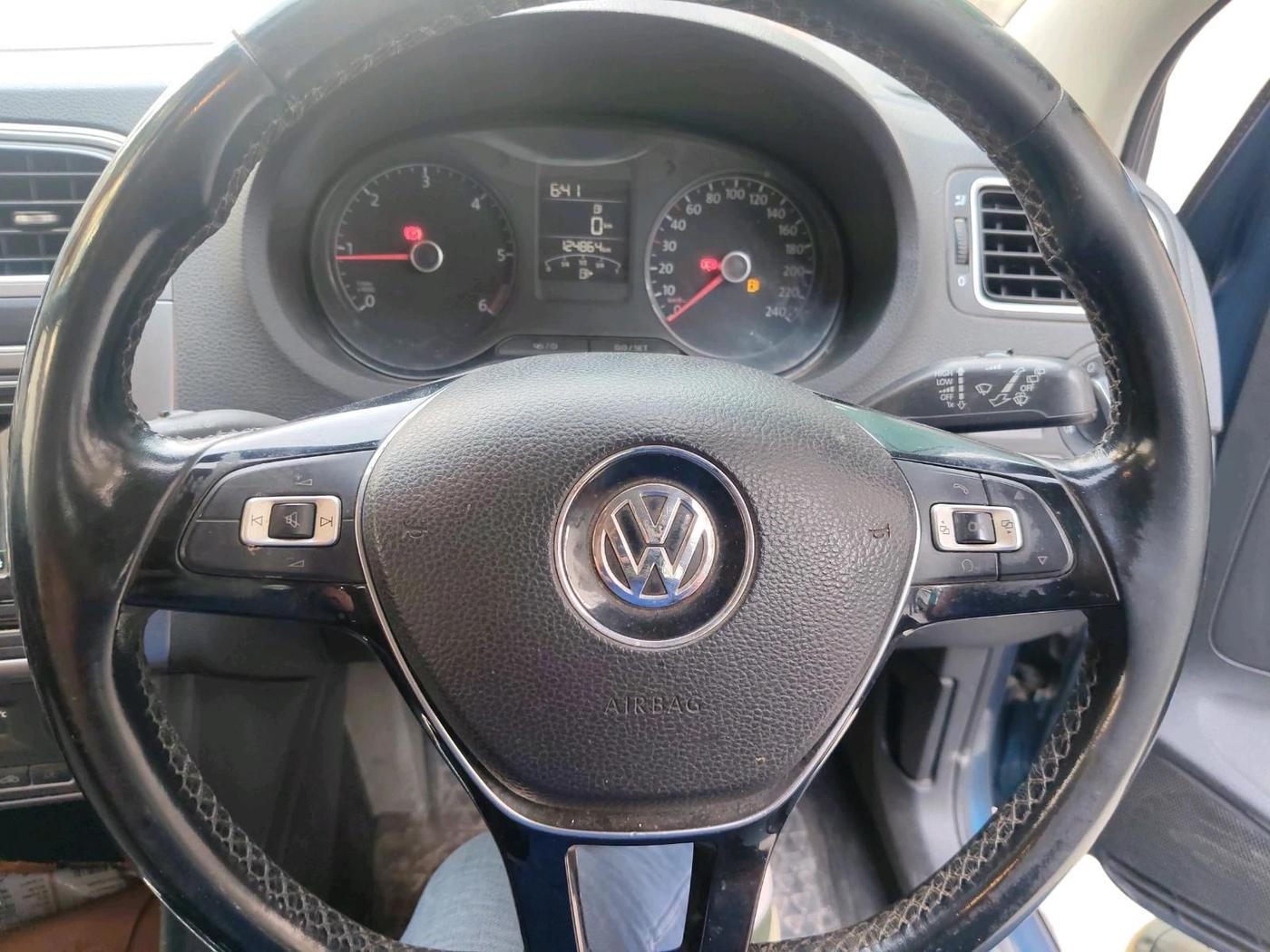 2017 Volkswagen Polo HIGHLINE PLUS 1.5 16 ALLOY, Diesel, Manual, 1,24,864 km, interior
