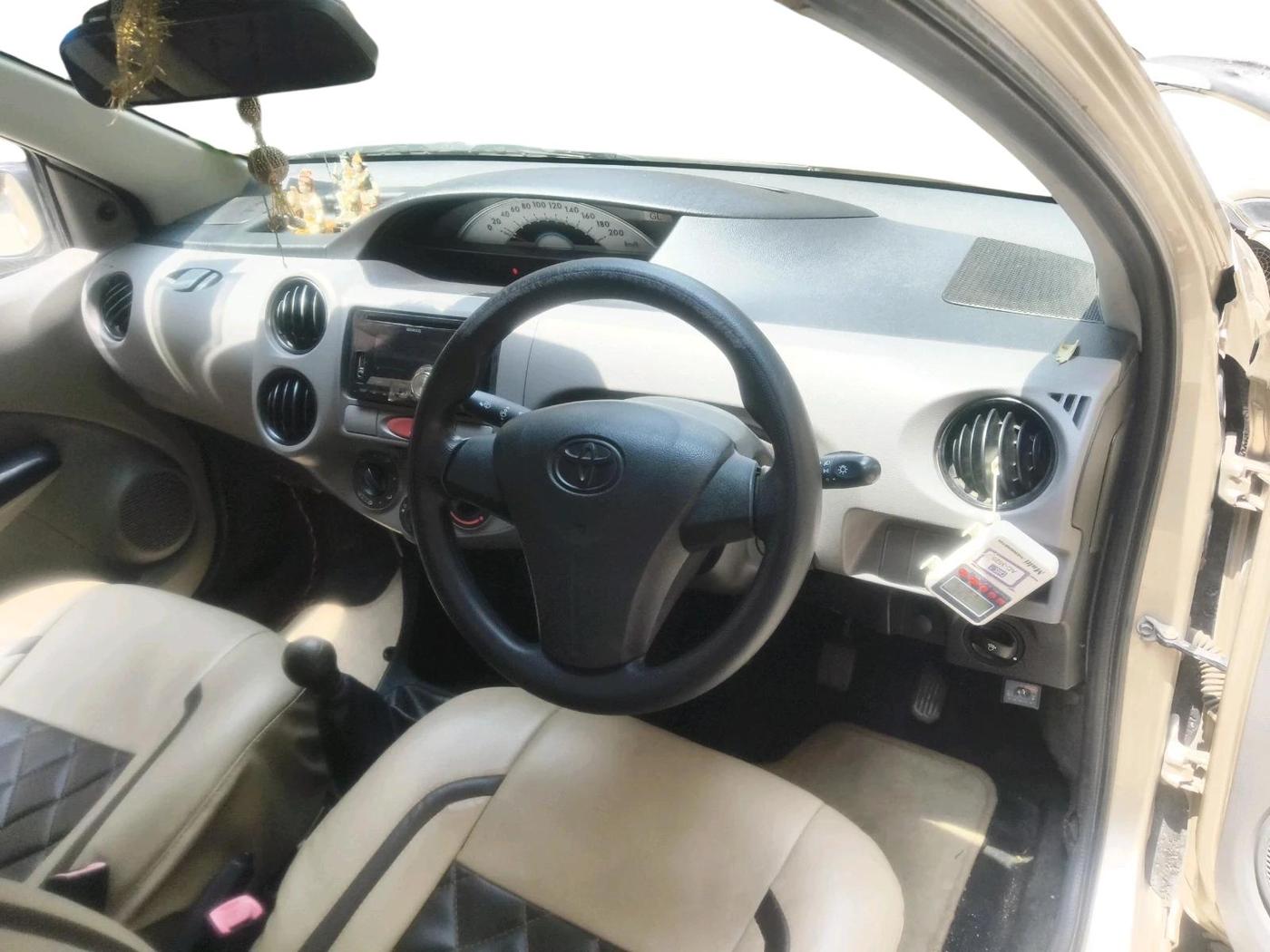 2011 Toyota Etios Liva G, CNG, Manual, 35,408 km, interior