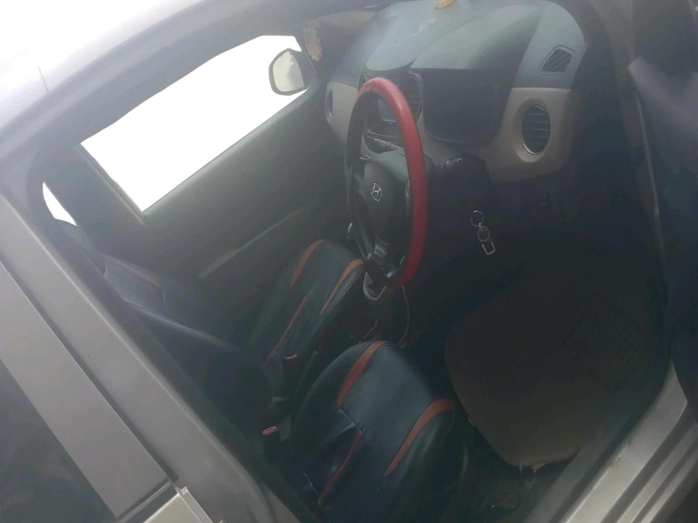 2014 Hyundai Grand i10 MAGNA 1.2 KAPPA VTVT, Petrol, Manual, 1,03,469 km, interior