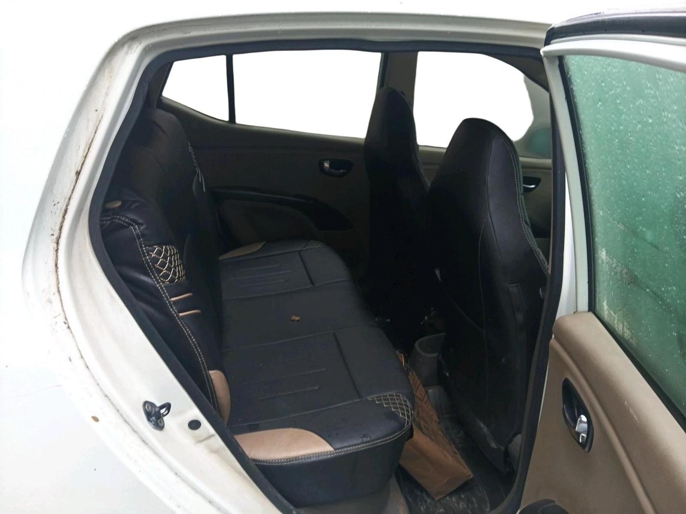 2011 Hyundai i10 MAGNA 1.1, Petrol, Manual, 1,42,643 km, interior