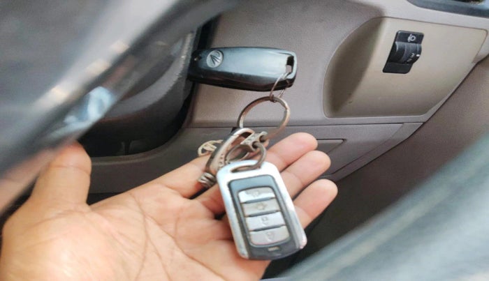 2016 Mahindra Kuv100 K2 PLUS 6 STR, Petrol, Manual, 33,461 km, interior