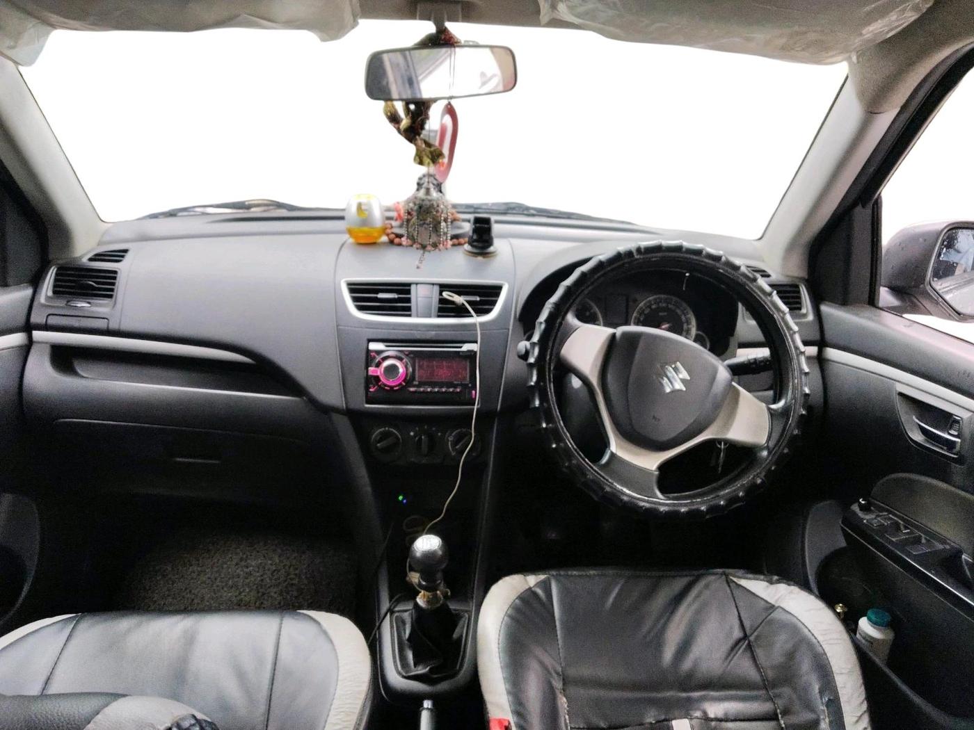 2013 Maruti Swift VXI, Petrol, Manual, 40,810 km, interior