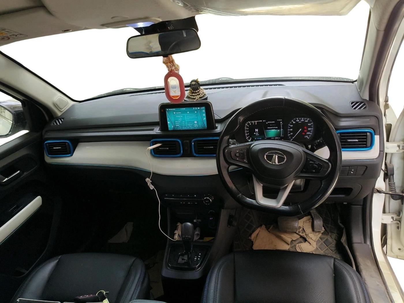 2022 Tata PUNCH CREATIVE AMT 1.2 RTN DUAL TONE, Petrol, Automatic, 54,594 km, interior