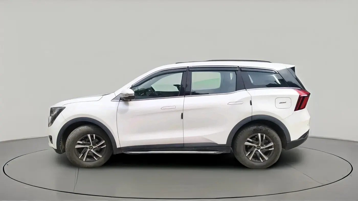 2023 Mahindra XUV700 MX D MT 5 STR, Diesel, Manual, 12,869 km, exterior