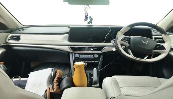 2023 Mahindra XUV700 MX D MT 5 STR, Diesel, Manual, 12,869 km, interior