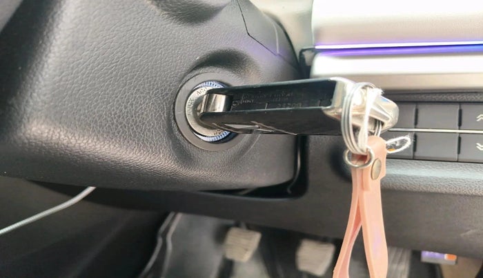 2023 Mahindra XUV700 MX D MT 5 STR, Diesel, Manual, 12,869 km, interior