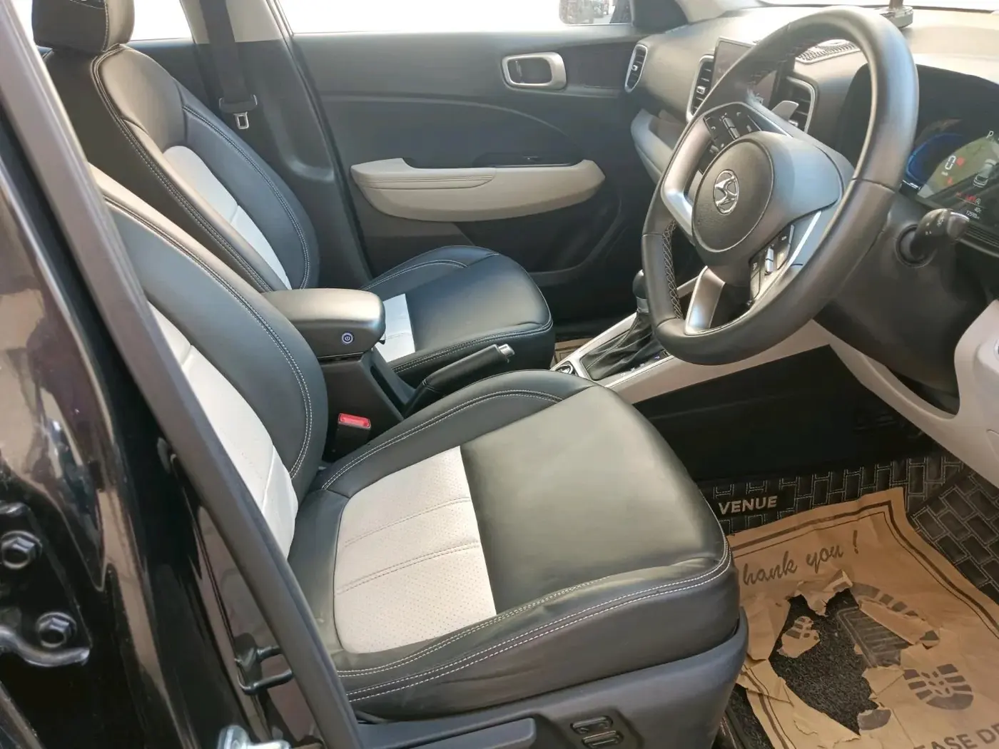 2024 Hyundai VENUE SX (O) 1.0 TURBO DCT, Petrol, Automatic, 12,590 km, interior