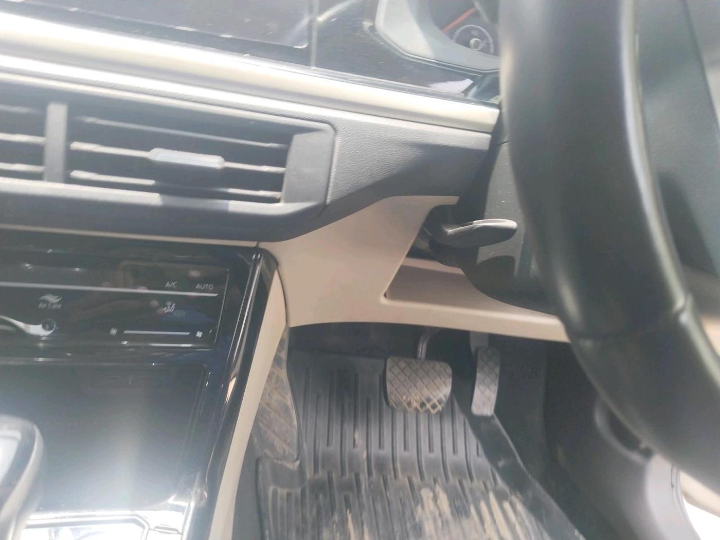 2024 Volkswagen VIRTUS HIGHLINE TSI 1.0 AT, Petrol, Automatic, 31,304 km, interior