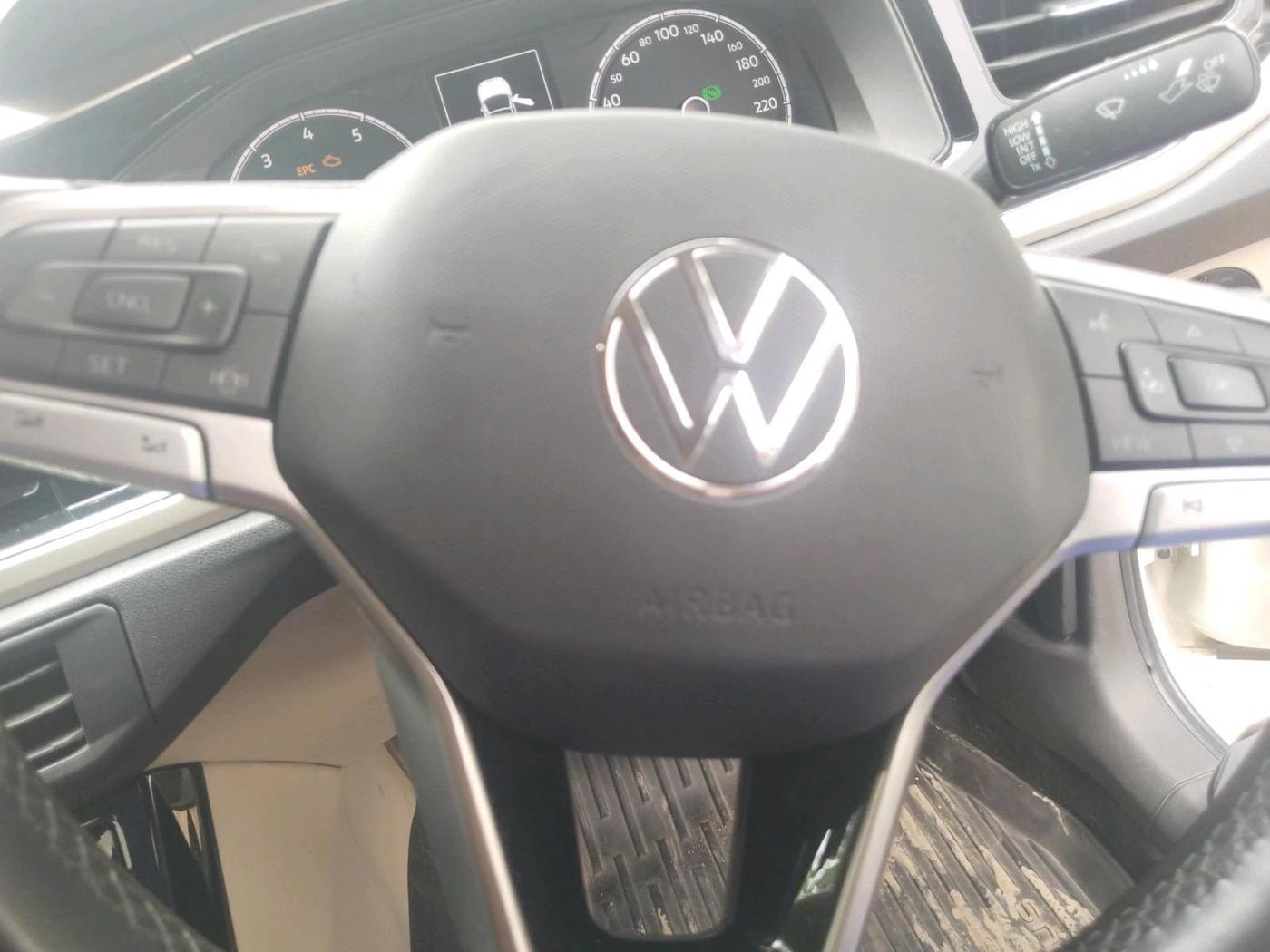 2024 Volkswagen VIRTUS HIGHLINE TSI 1.0 AT, Petrol, Automatic, 31,304 km, interior
