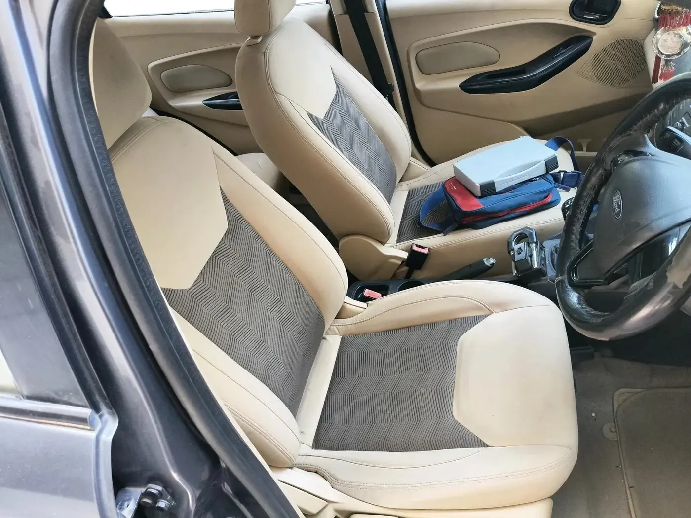 2017 Ford Figo Aspire TITANIUM1.5 DIESEL, Diesel, Manual, 1,04,488 km, interior