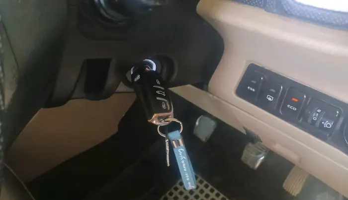 2016 Mahindra TUV300 T8, Diesel, Manual, 84,640 km, interior