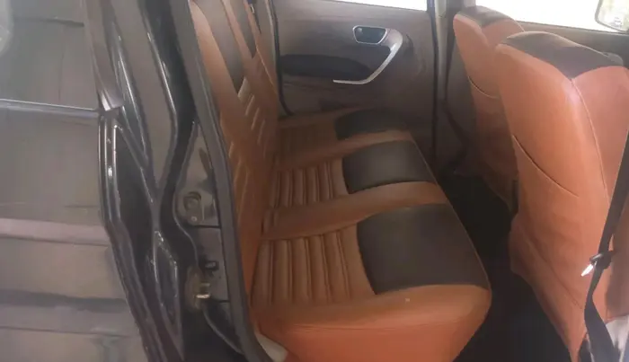 2016 Mahindra TUV300 T8, Diesel, Manual, 84,640 km, interior