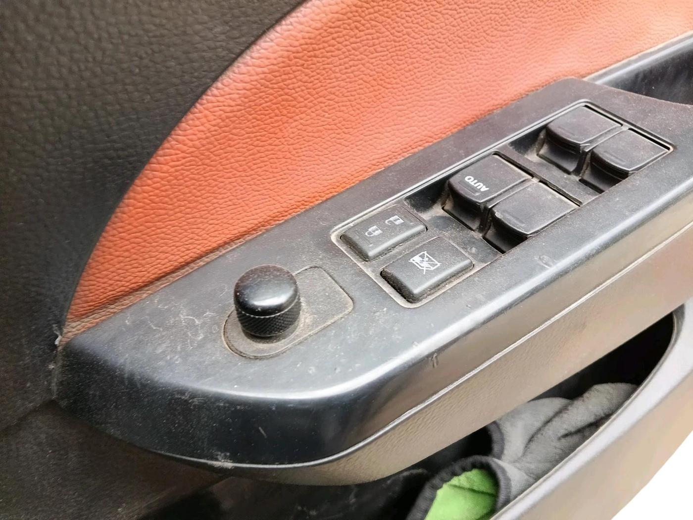 2014 Maruti Swift VXI, CNG, Manual, 97,113 km, interior