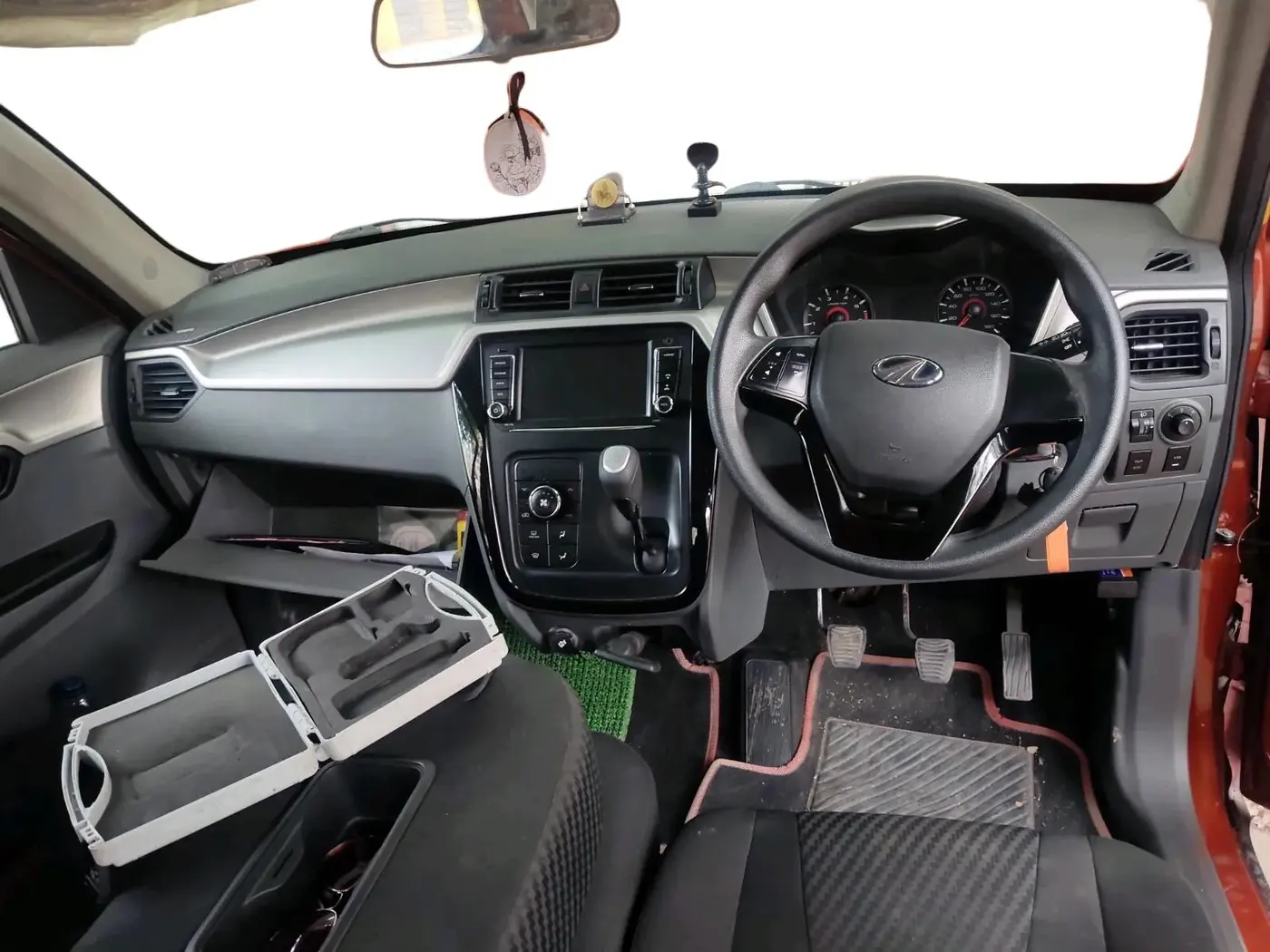 2017 Mahindra KUV 100 NXT K6+ D 6 STR, Diesel, Manual, 81,170 km, interior