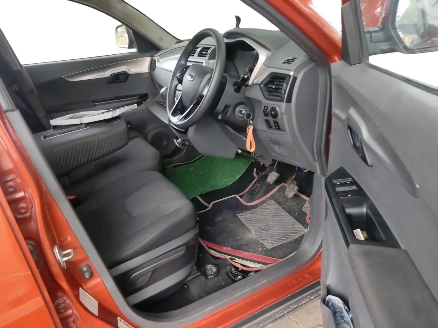 2017 Mahindra KUV 100 NXT K6+ D 6 STR, Diesel, Manual, 81,170 km, interior