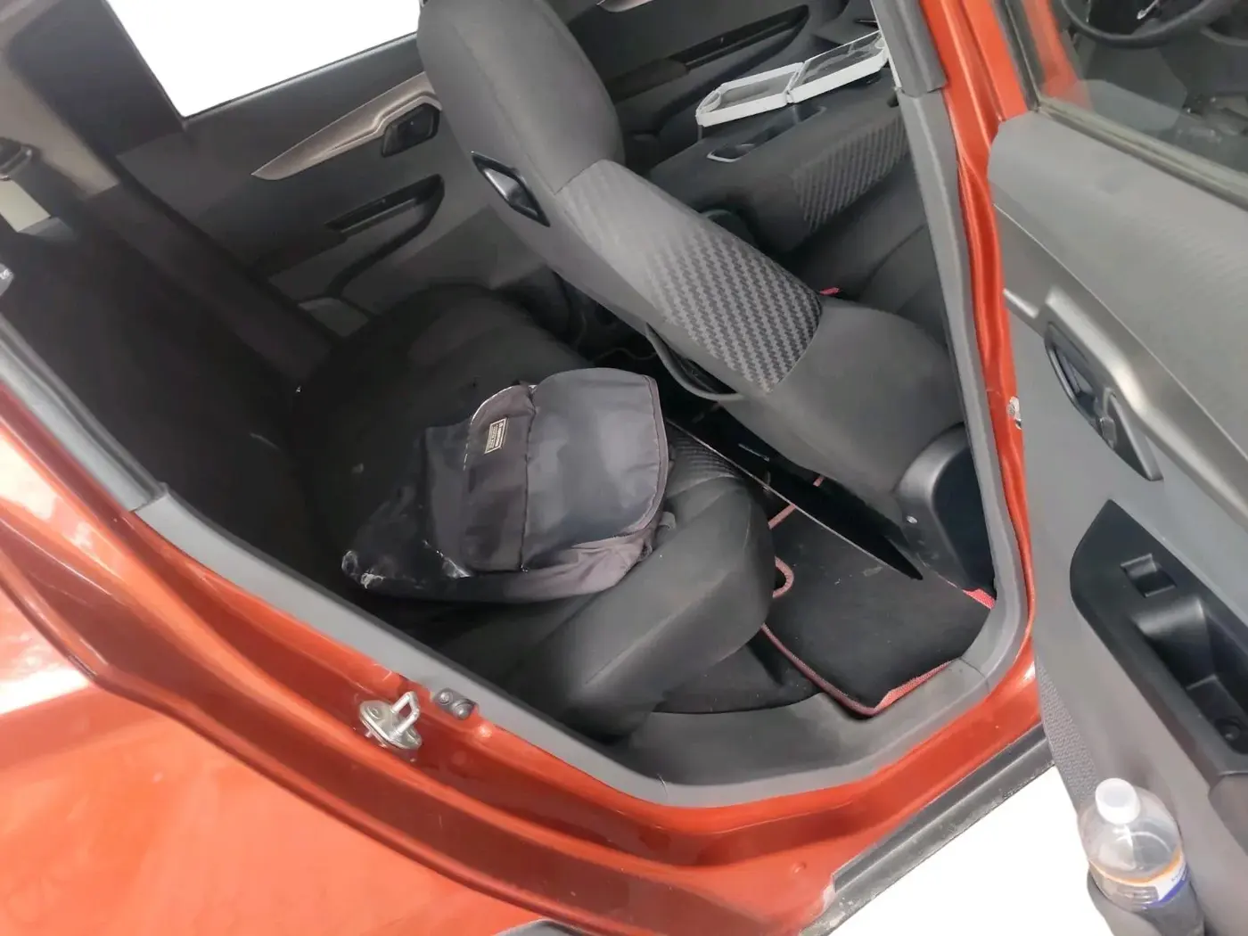 2017 Mahindra KUV 100 NXT K6+ D 6 STR, Diesel, Manual, 81,170 km, interior