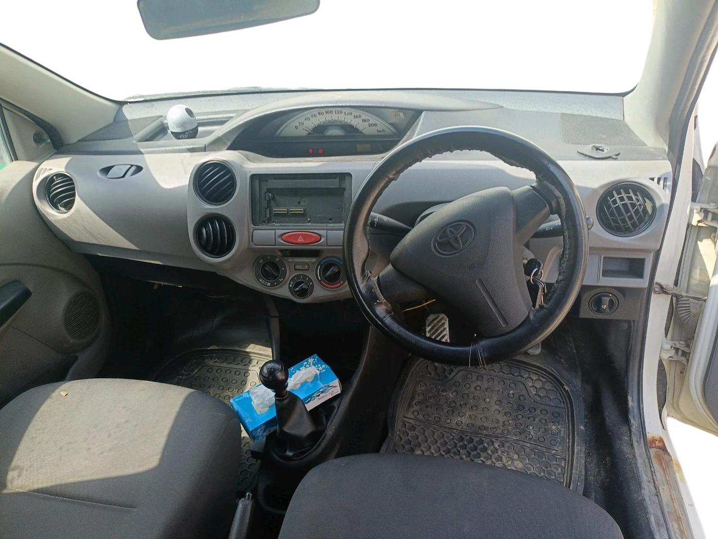 2011 Toyota Etios Liva G, Petrol, Manual, 91,836 km, interior