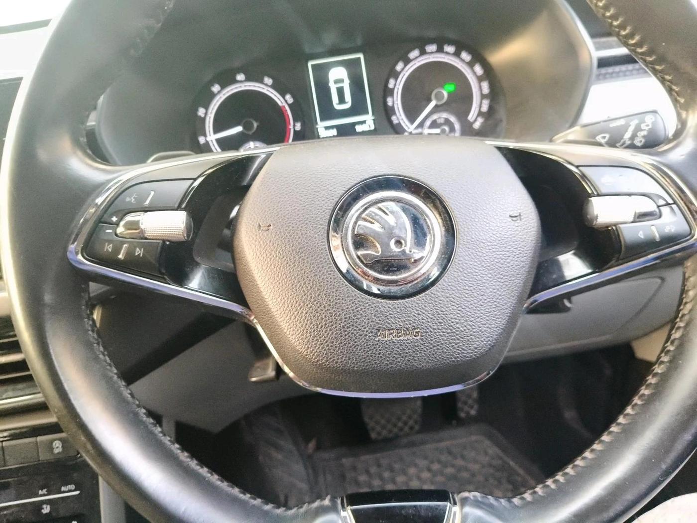 2022 Skoda KUSHAQ AMBITION 1.0L TSI AT, Petrol, Automatic, 50,601 km, interior